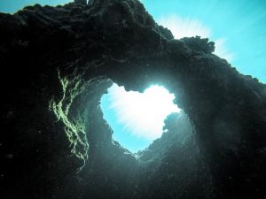 Heart-cave-ocean-stocksnapGS3OPTU2N4